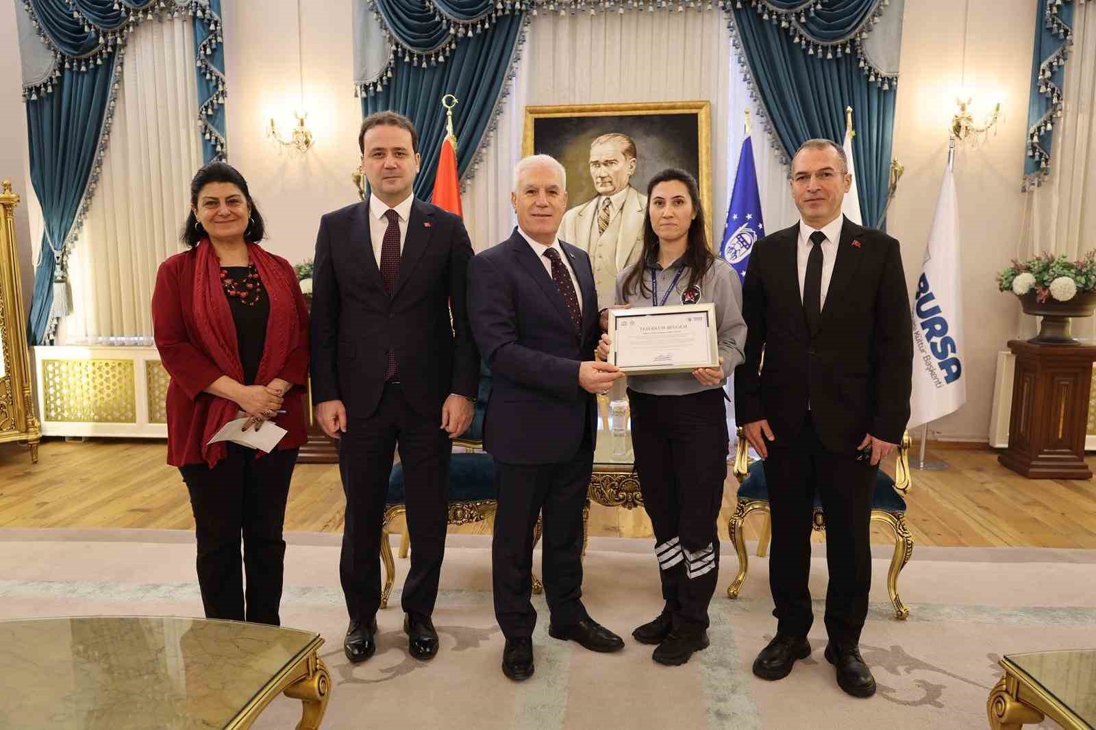 ornek guvenlik gorevlisine baskan bozbeyden tebrik 0 iuJbQJSp