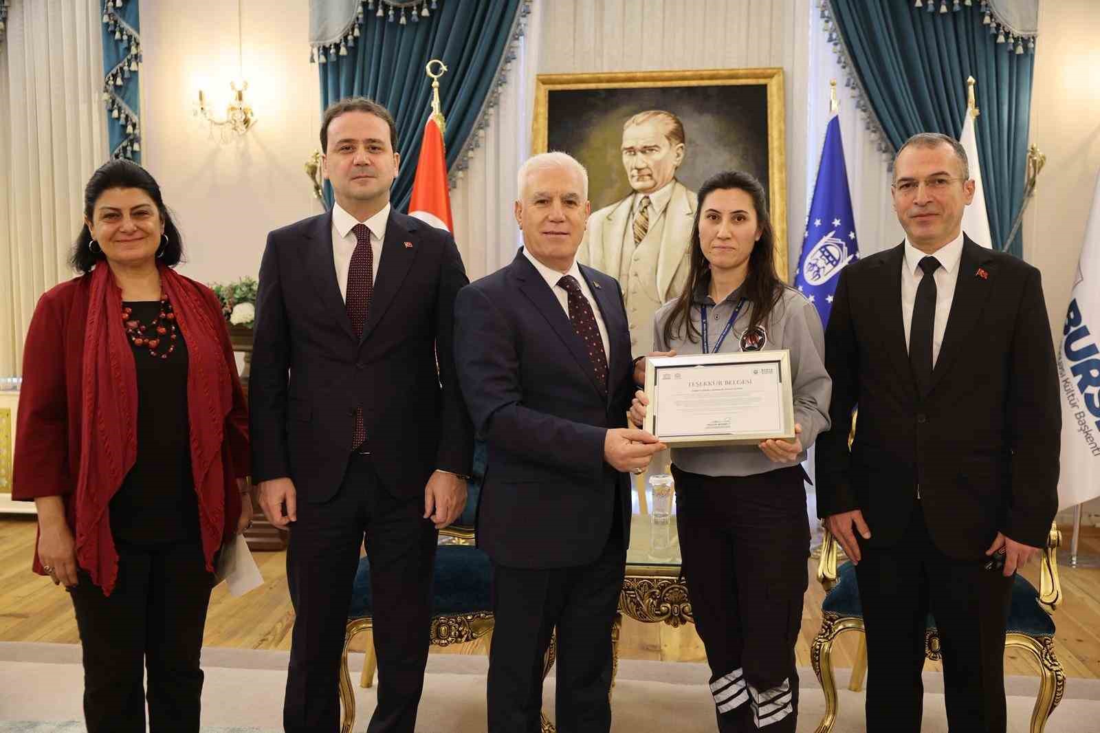 ornek guvenlik gorevlisine baskan bozbeyden tebrik 1 4CSGRV9l