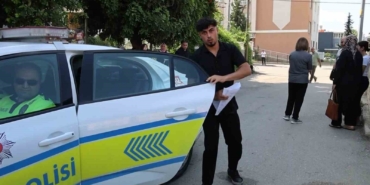 ornek-olmak-icin-6nci-kez-universite-sinavina-girdi-kimligini-unutan-ogrenci-ise-polislerin-yardimina-cRIiDg5R.jpg