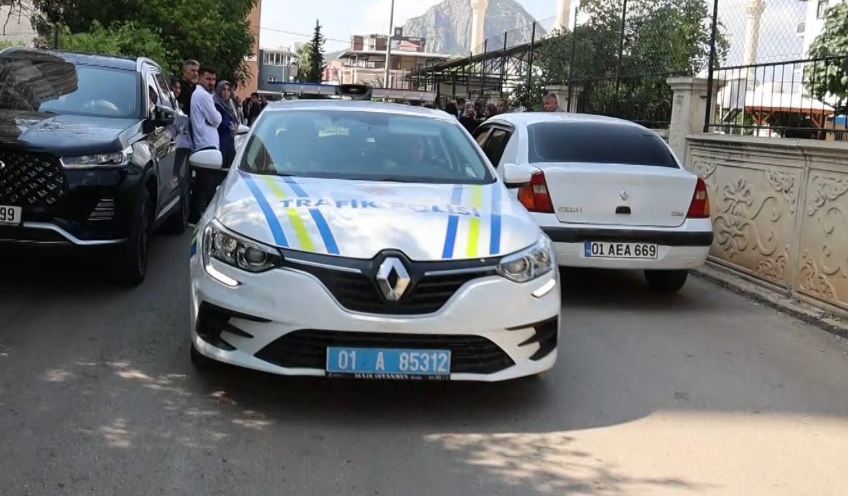 Örnek olmak için 6’ncı kez üniversite sınavına girdi, kimliğini unutan öğrenci ise polislerin yardımına rağmen sınava yetişemedi 8 ornek olmak icin 6nci kez universite sinavina girdi kimligini unutan ogrenci ise polislerin yardimina lQdkzrEI