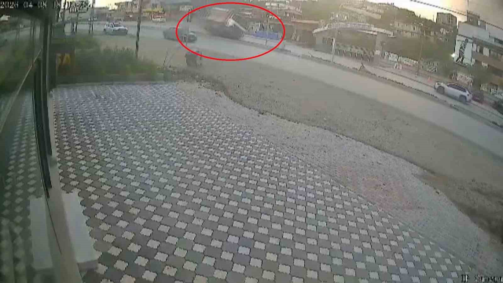 orta refuje carpan hafriyat kamyonunun devrildigi anlar kamerada 0