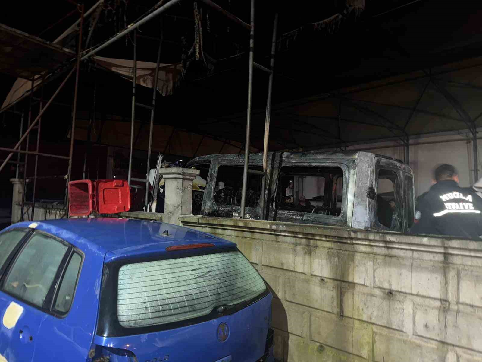 ortaca sanayi sitesinde yangin 4 arac ve 1 is yeri zarar gordu 2 PyeuYsRK