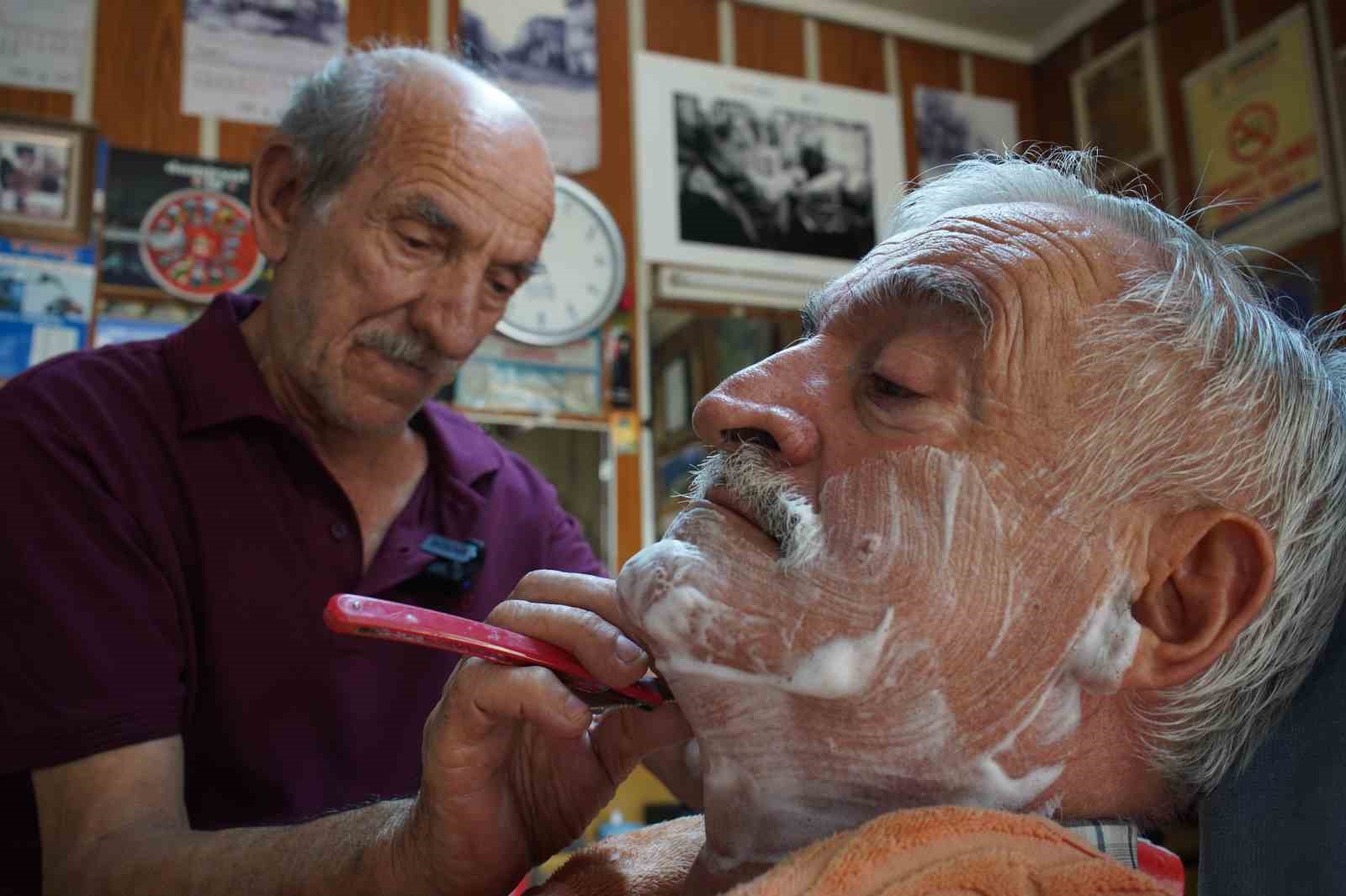 ortagi vefat edince koltugunu emekli etti 0 HqXWkGt4