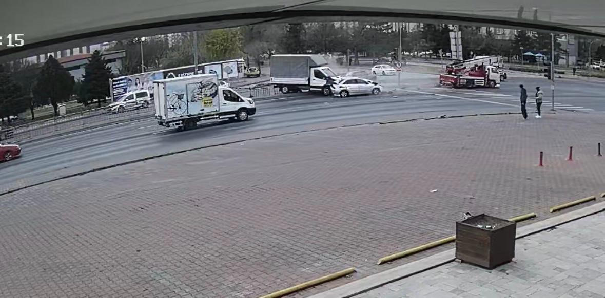 ortaligin savas alanina dondugu kaza kamerada 1 zYBLceFi