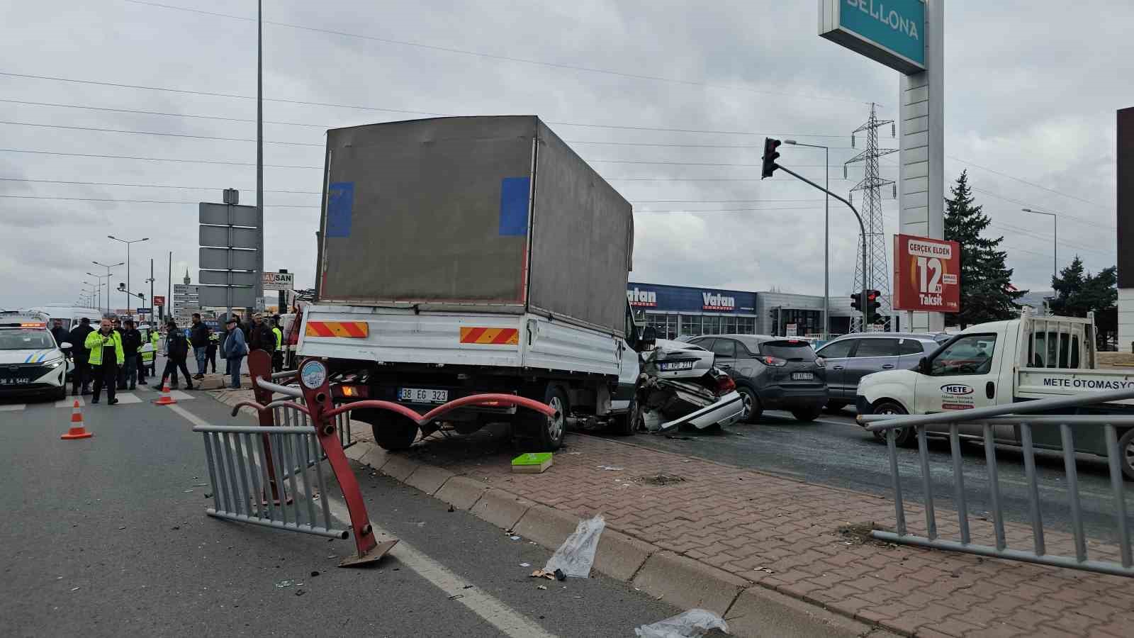 ortaligin savas alanina dondugu kaza kamerada 4 aGBE85RI