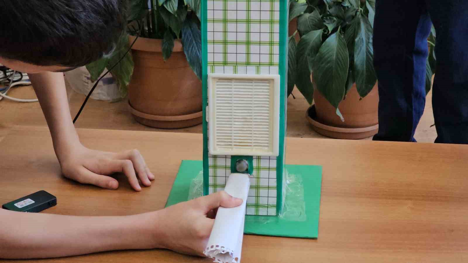 ortaokul ogrencilerinden nefes aldiran proje hava kirliligine cozum sokak lambasi 1 3ctG4cVE