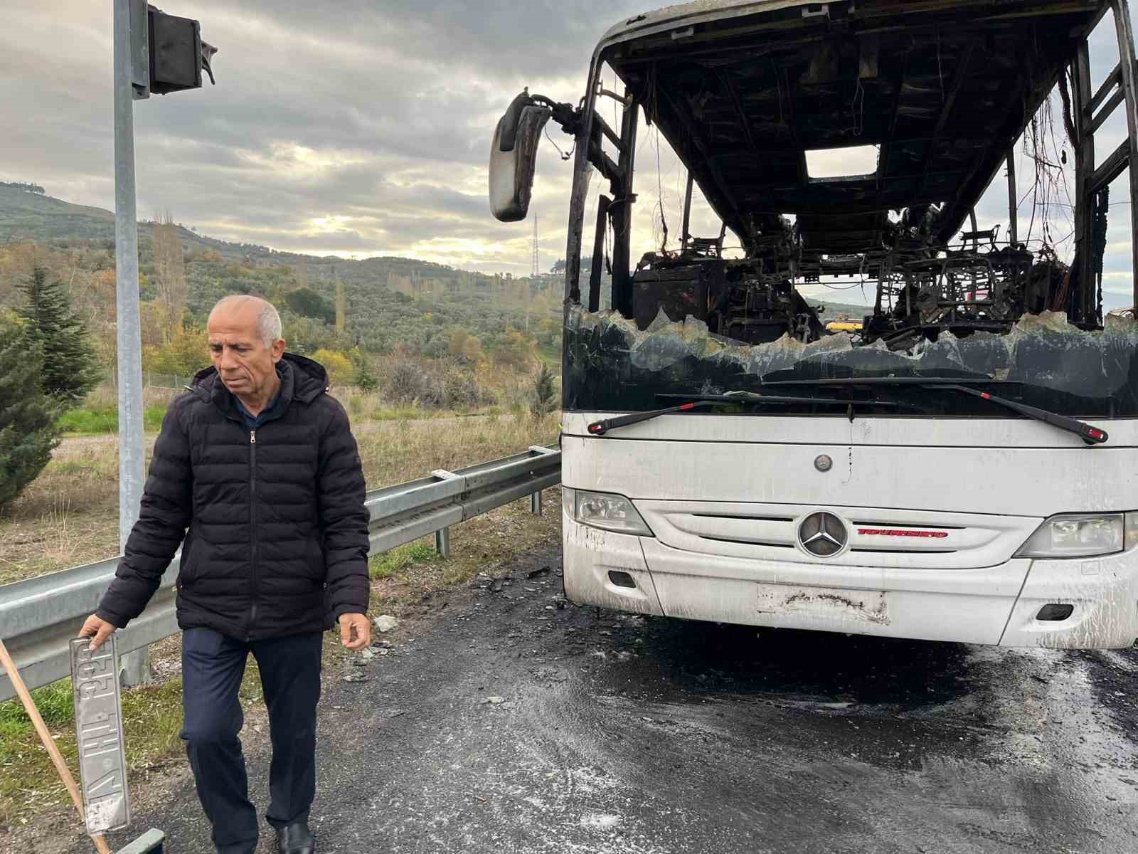 ortaokul ogrencilerini tasiyan otobus alevlere teslim oldu 1