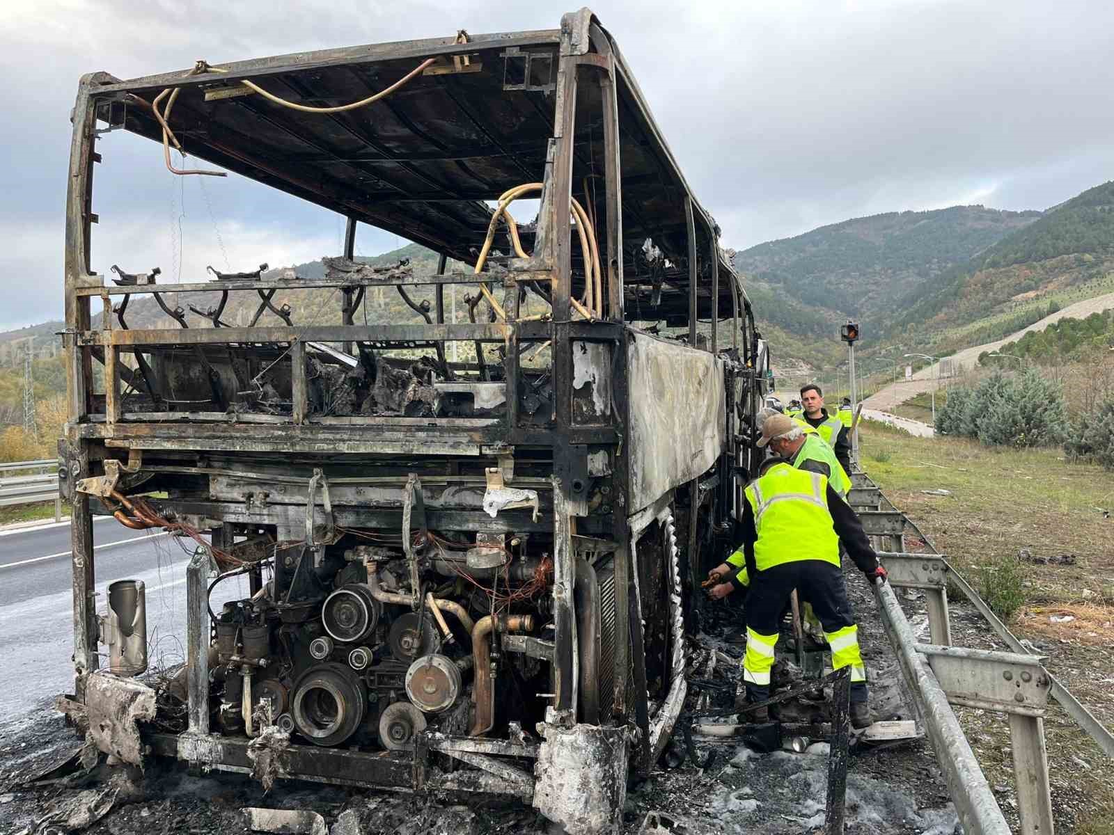 ortaokul ogrencilerini tasiyan otobus alevlere teslim oldu 2