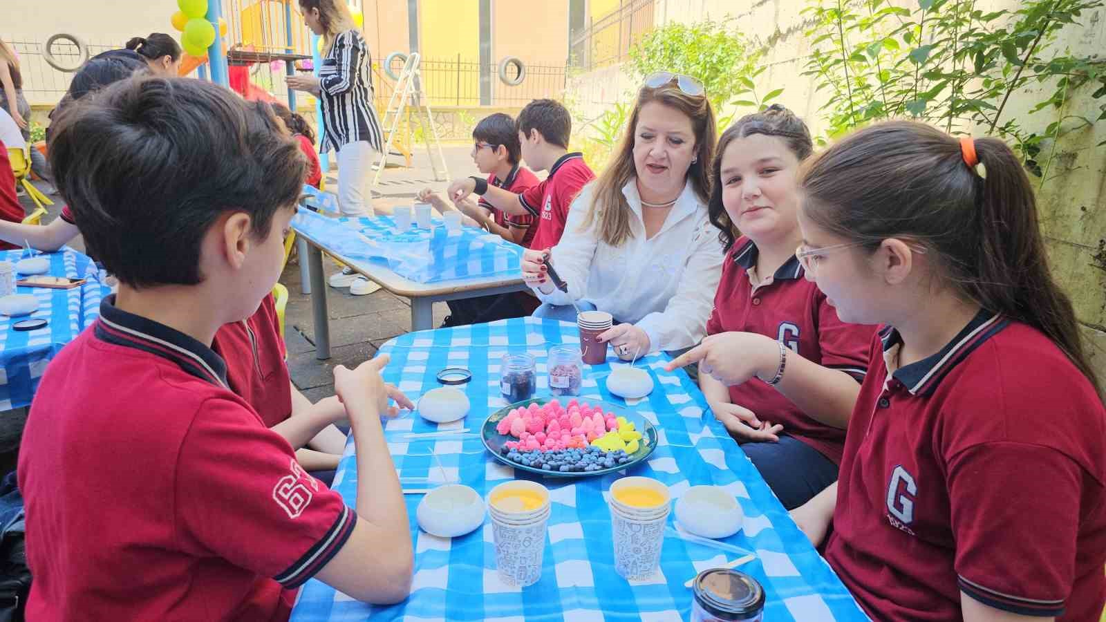 ortaokul ogrencisi duru hobisini yasitlarina ogretiyor 4 zlX7wQ5P