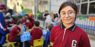 ortaokul-ogrencisi-duru-hobisini-yasitlarina-ogretiyor-DyubydDG.jpg