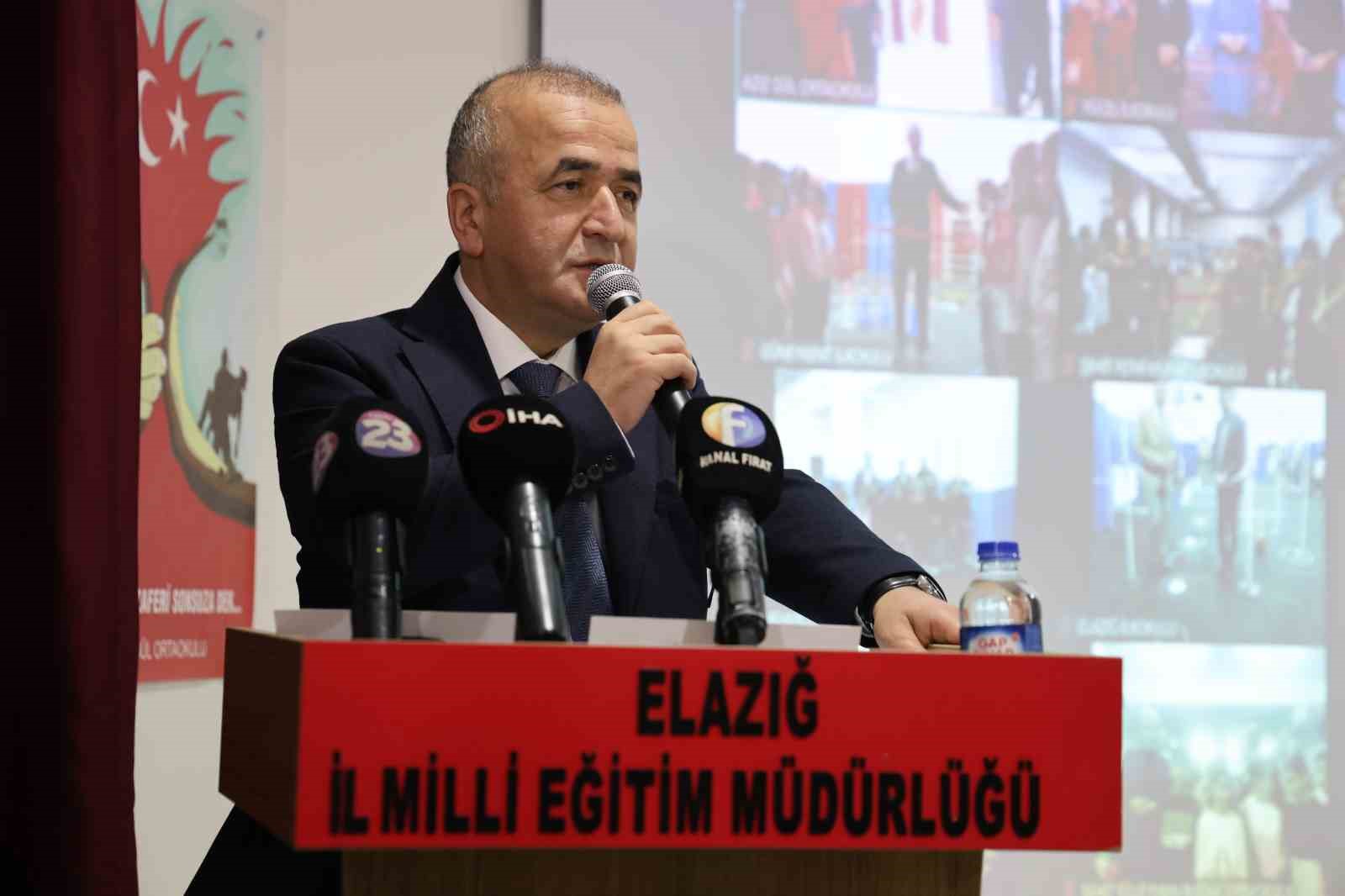 ortaokul ogrencisinin bilek guresine davet ettigi valinin karizmayi cizdirmeyelim demesi gulumsetti 11 8Fla3lbz