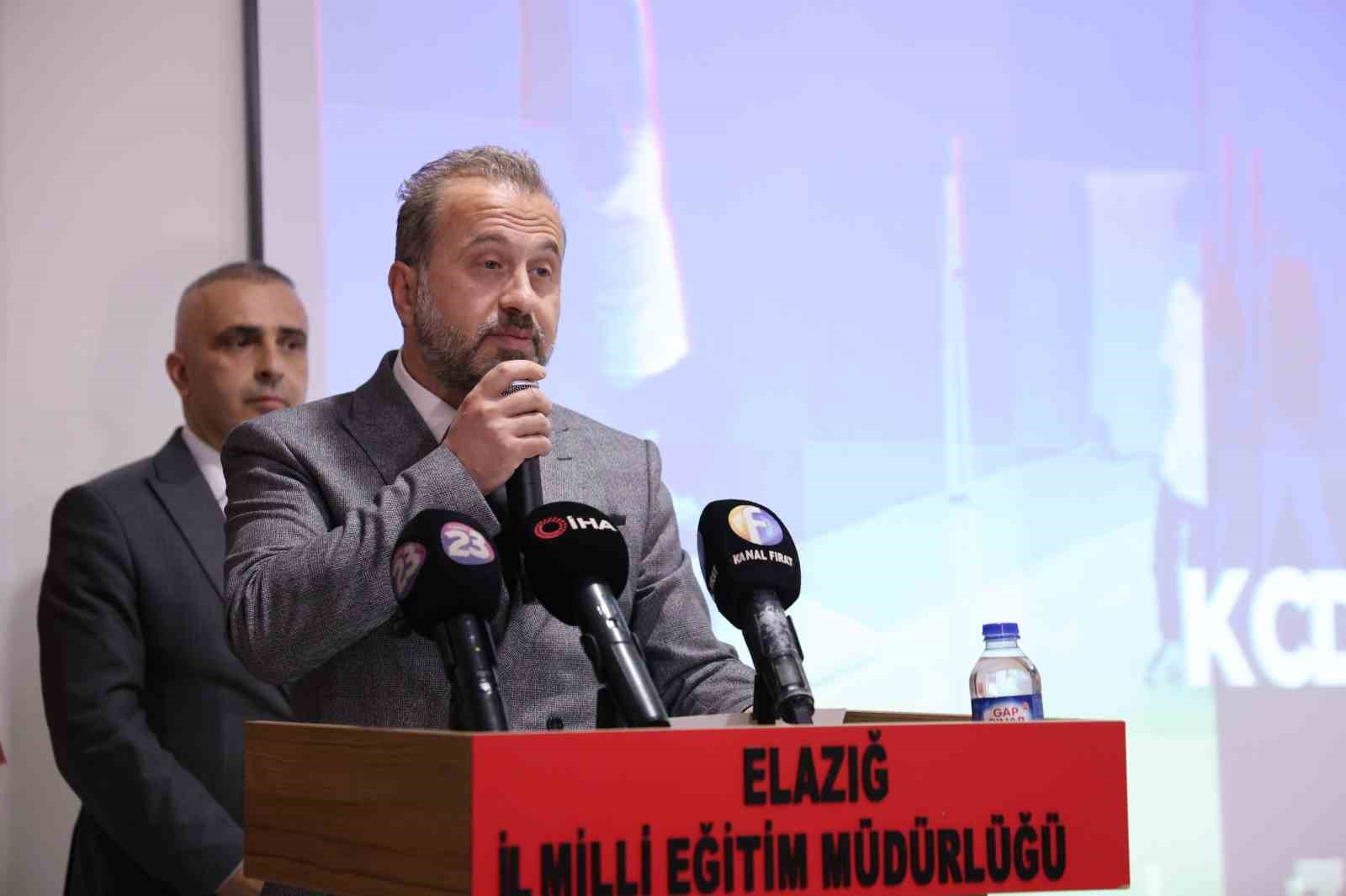 ortaokul ogrencisinin bilek guresine davet ettigi valinin karizmayi cizdirmeyelim demesi gulumsetti 9 q7HlUJje
