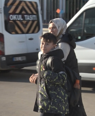 ortaokul-ogrencisinin-mansur-yavasa-yol-cagrisi-gulumsetti-Hpp9uBRn.jpg