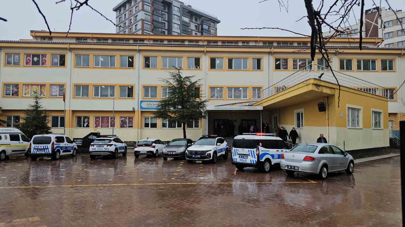 ortaokulda bicakli kavga 1 ogrenci yarali 0