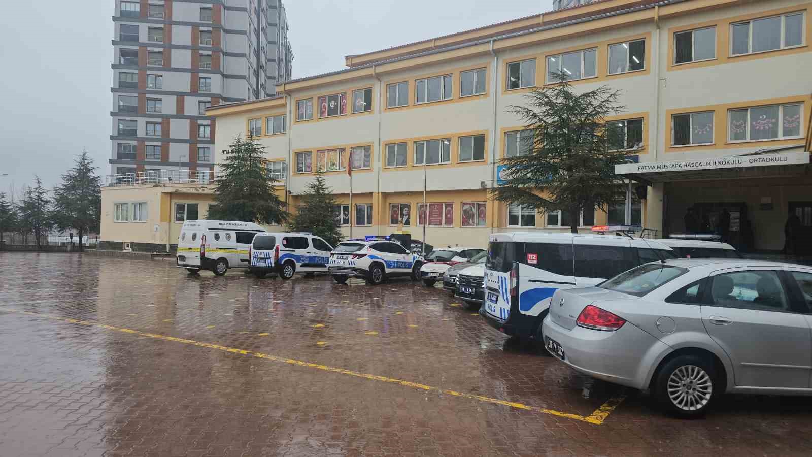 ortaokulda bicakli kavga 1 ogrenci yarali 1