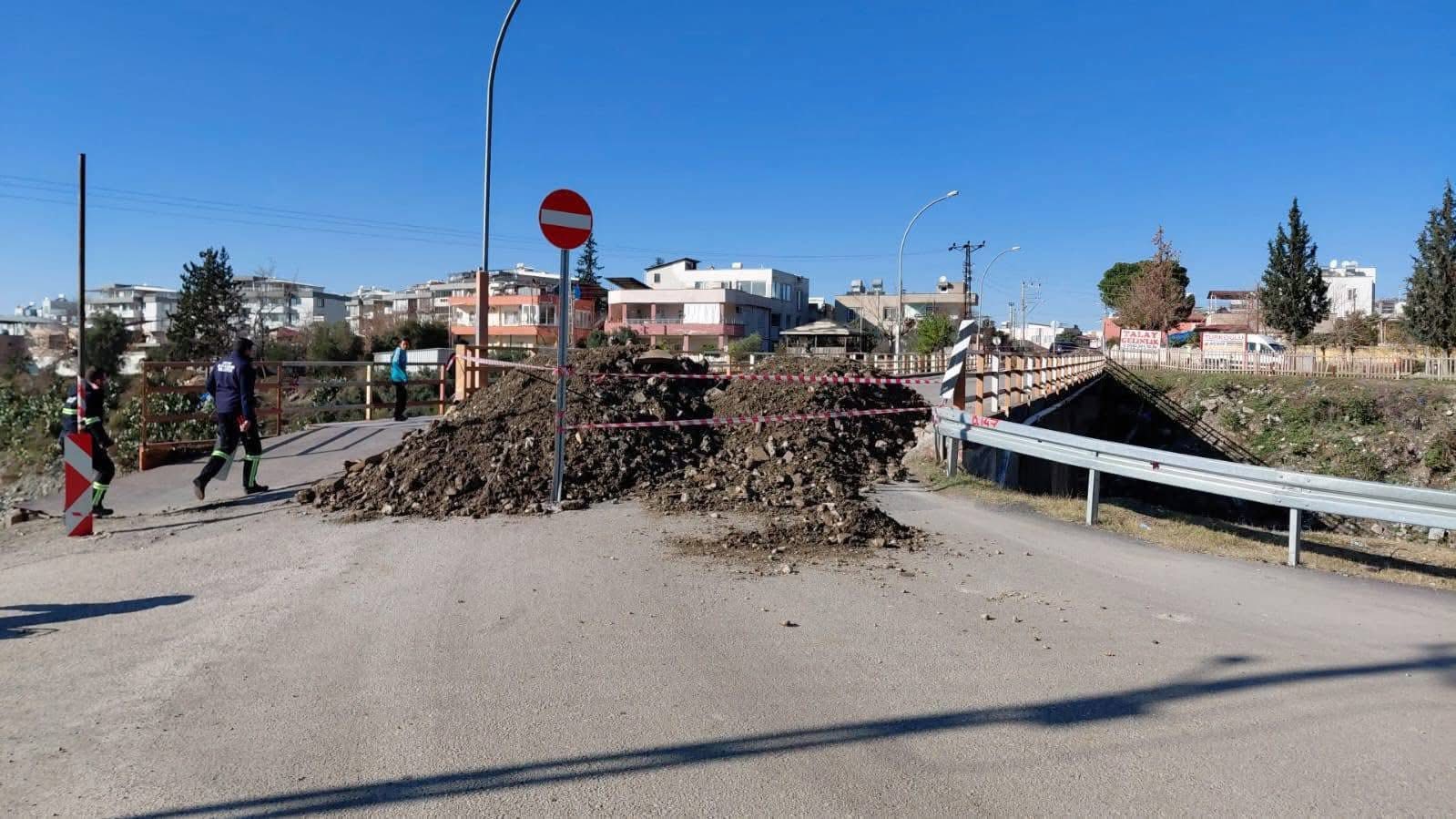 ortasinda delik olusan kopru trafige kapatildi 0 qRJhUrJh