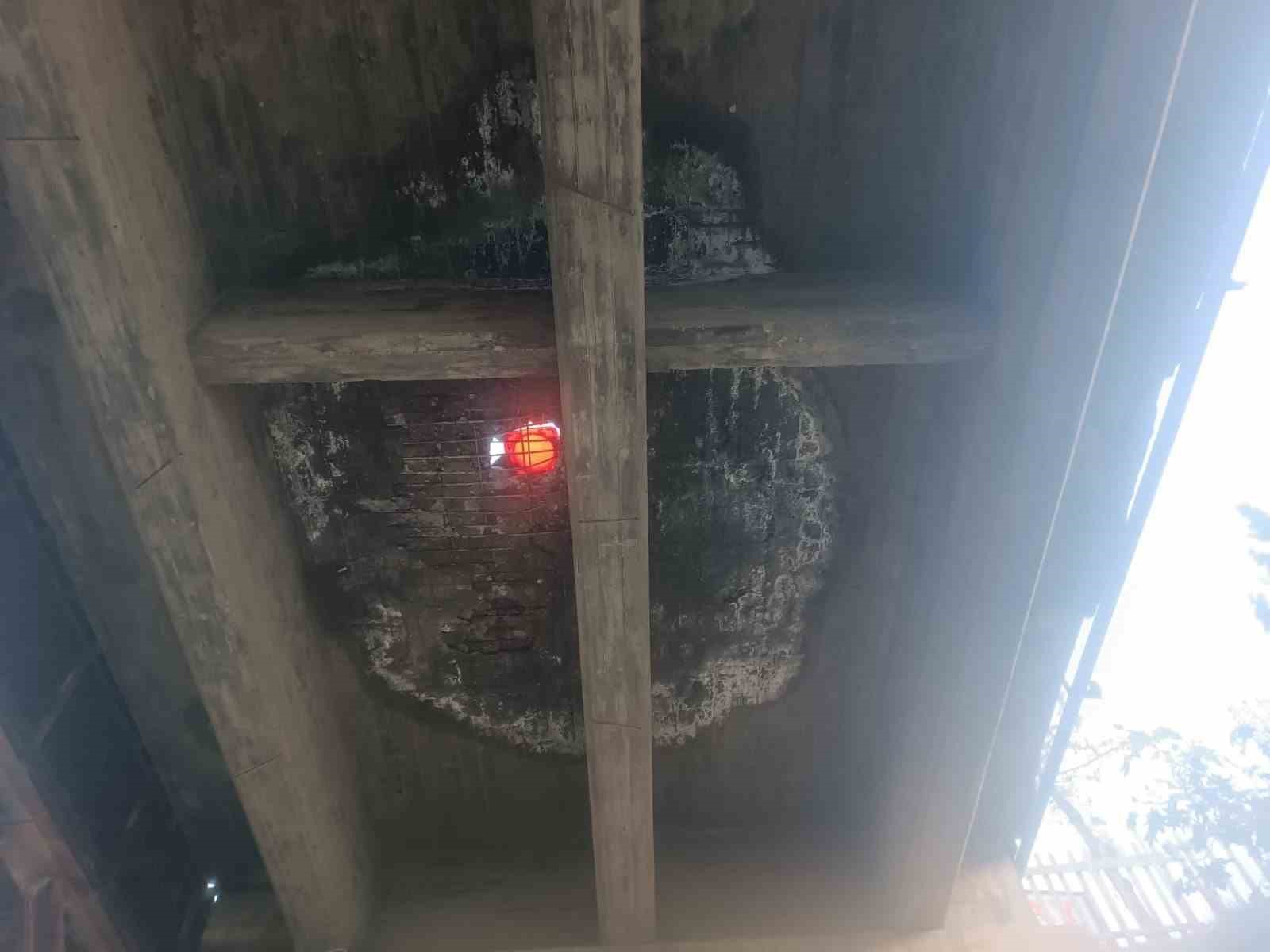 ortasinda delik olusan kopru trafige kapatildi 3 zHgkOusJ