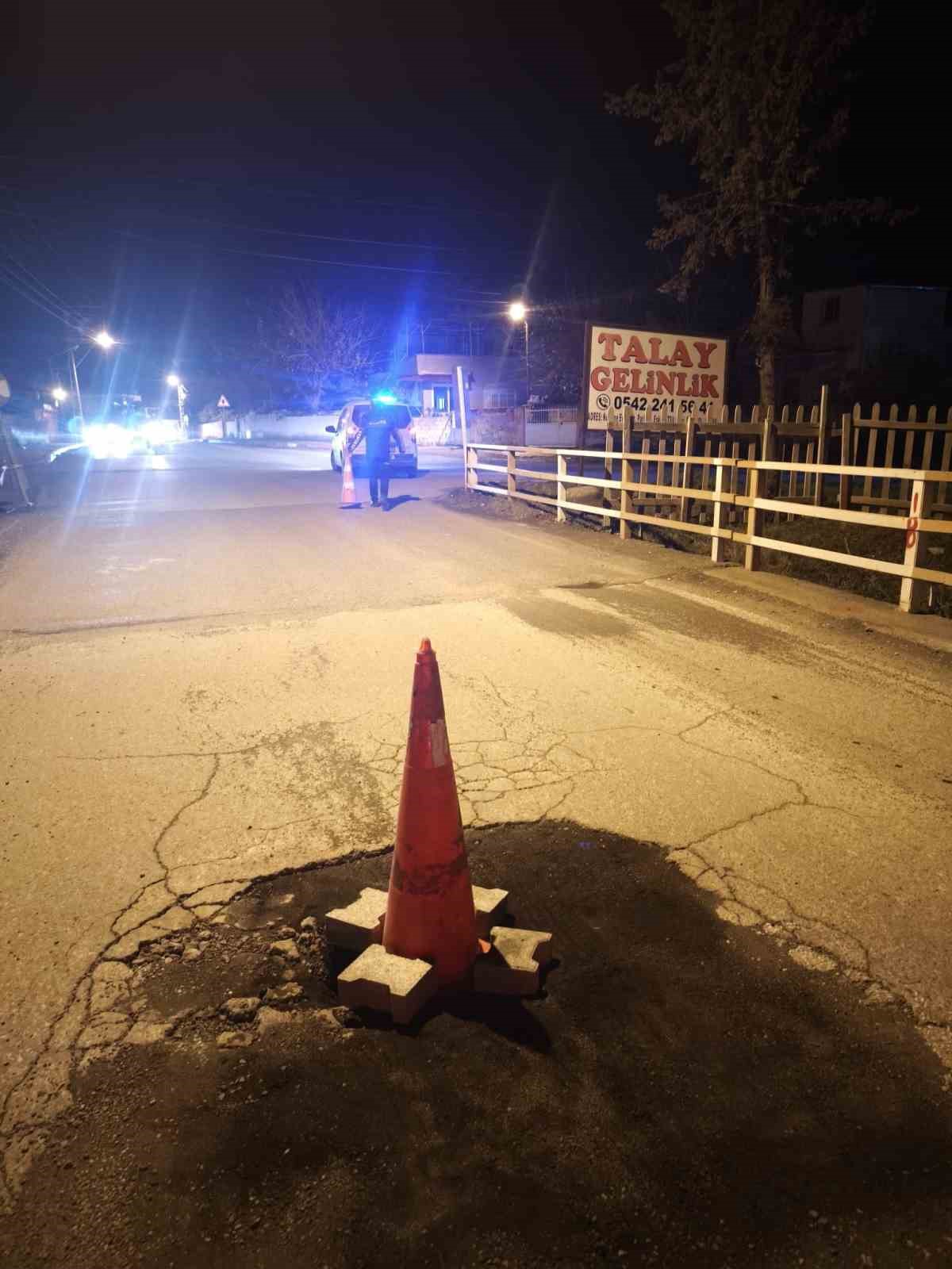 ortasinda delik olusan kopru trafige kapatildi 4 KFZjtuEF