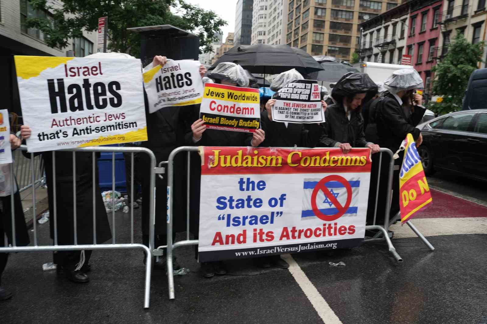 Ortodoks Yahudiler, New York’ta İsrail Devleti’ni ve zorunlu askerlik uygulamasını protesto etti 5 ortodoks yahudiler new yorkta israil devletini ve zorunlu askerlik uygulamasini protesto etti 1 SzjmAj7A