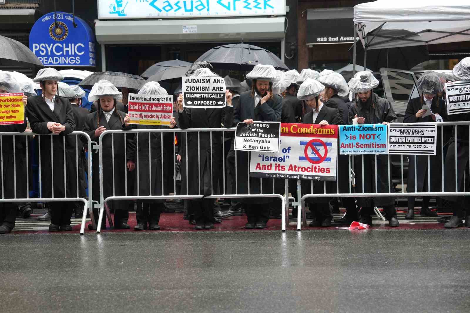 Ortodoks Yahudiler, New York’ta İsrail Devleti’ni ve zorunlu askerlik uygulamasını protesto etti 8 ortodoks yahudiler new yorkta israil devletini ve zorunlu askerlik uygulamasini protesto etti 4