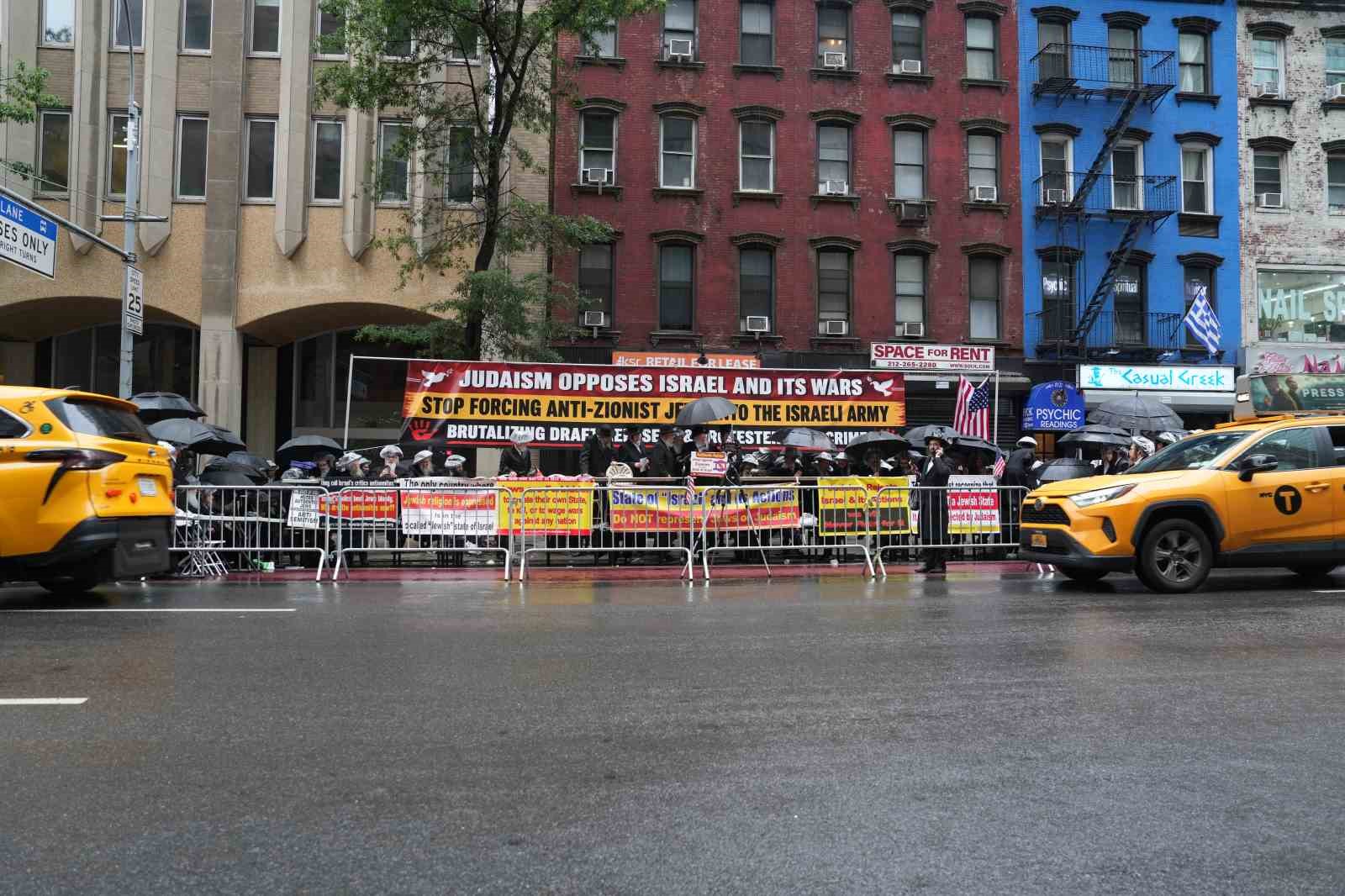 Ortodoks Yahudiler, New York’ta İsrail Devleti’ni ve zorunlu askerlik uygulamasını protesto etti 9 ortodoks yahudiler new yorkta israil devletini ve zorunlu askerlik uygulamasini protesto etti 5 cRhndMzj