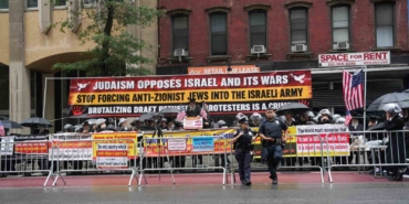 ortodoks-yahudiler-new-yorkta-israil-devletini-ve-zorunlu-askerlik-uygulamasini-protesto-etti-AnOWApYj.jpg