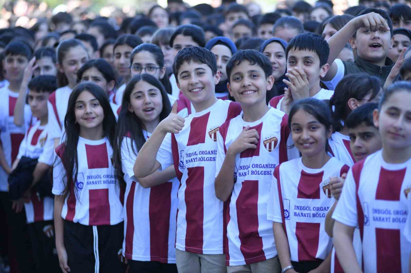osb ortaokulunda bin 100 ogrenciye inegolspor formasi dagitildi 1 rPyEFbi1