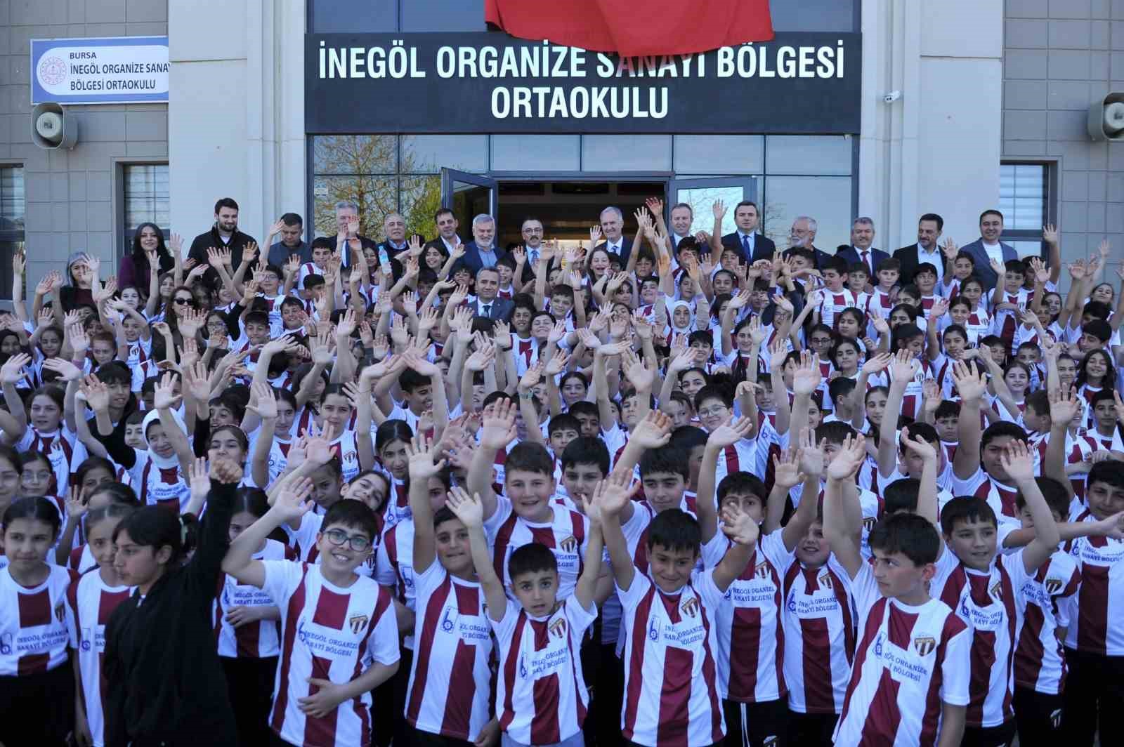 osb ortaokulunda bin 100 ogrenciye inegolspor formasi dagitildi 4 pIaD33FQ