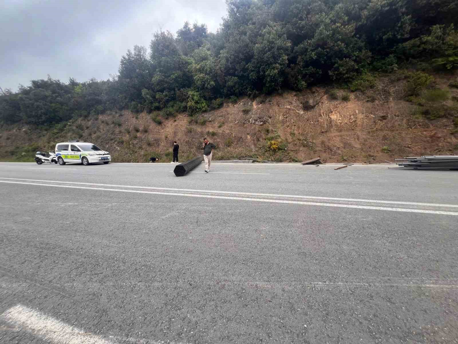 osb yolunda kontrolden cikan tir devrildi 1 yarali 0 SZFkBT6U
