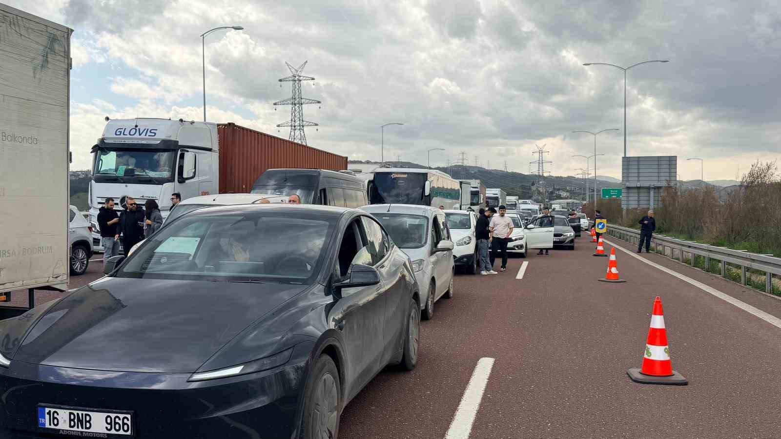 osman gazi koprusu kisa sureligine trafige kapandi 2 8TunnRAO