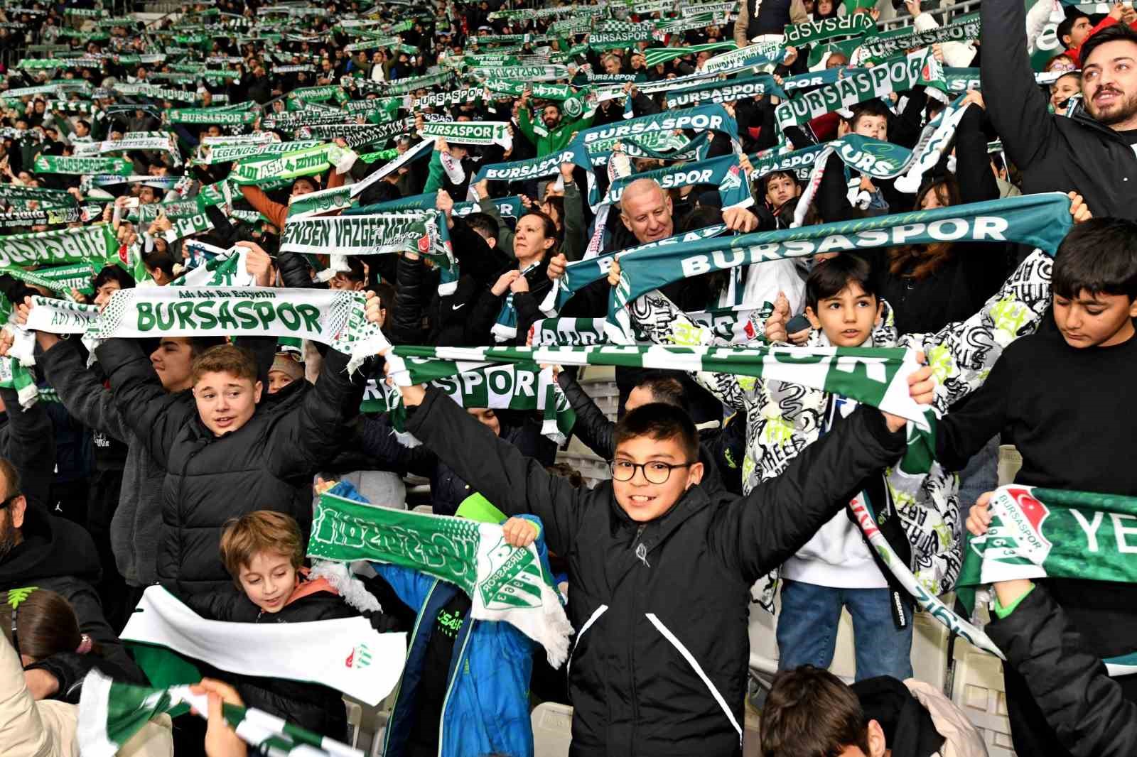 osmangazi belediyesi 100 cocugu bursaspor ile bulusturdu 2 2JW1FaXm