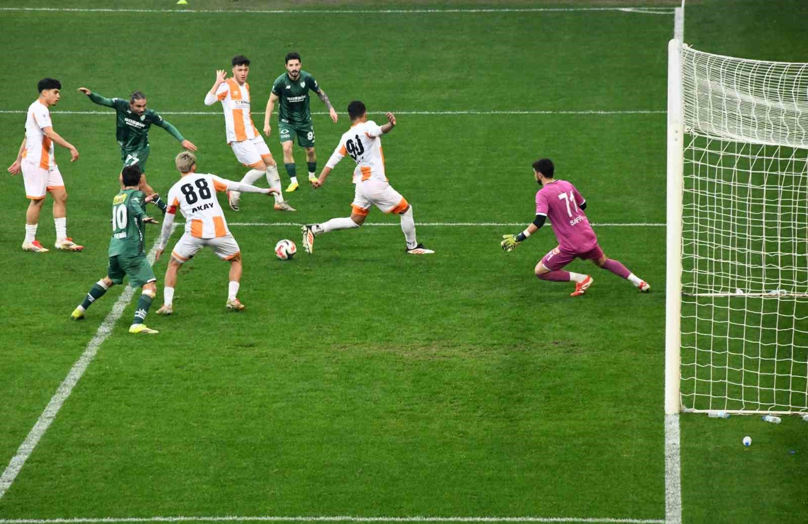 osmangazi belediyesi 100 cocugu bursaspor ile bulusturdu 3 ZBHe5tnC