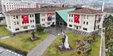 osmangazi-belediyesi-binalarini-turk-bayraklariyla-donatti-bmeyRyek.jpg