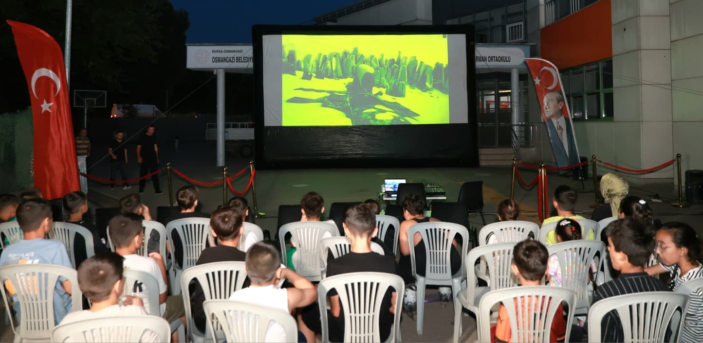 osmangazi belediyesi cocuklara yazlik sinema keyfi yasatiyor 1 uQqJYO9A