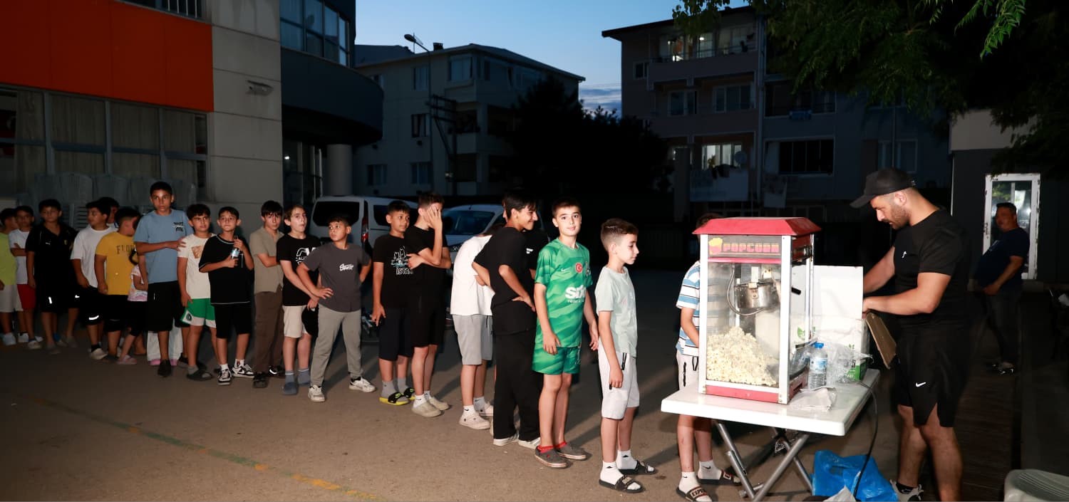 osmangazi belediyesi cocuklara yazlik sinema keyfi yasatiyor 2