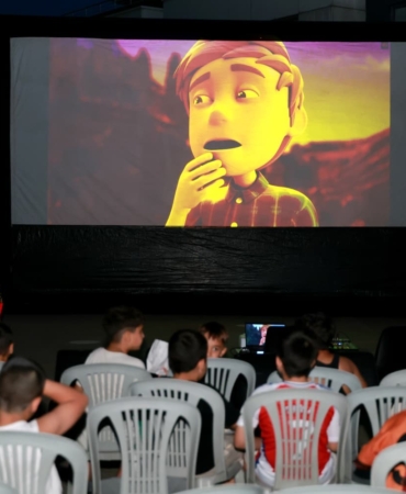 osmangazi-belediyesi-cocuklara-yazlik-sinema-keyfi-yasatiyor-WYKGxyQj.jpg