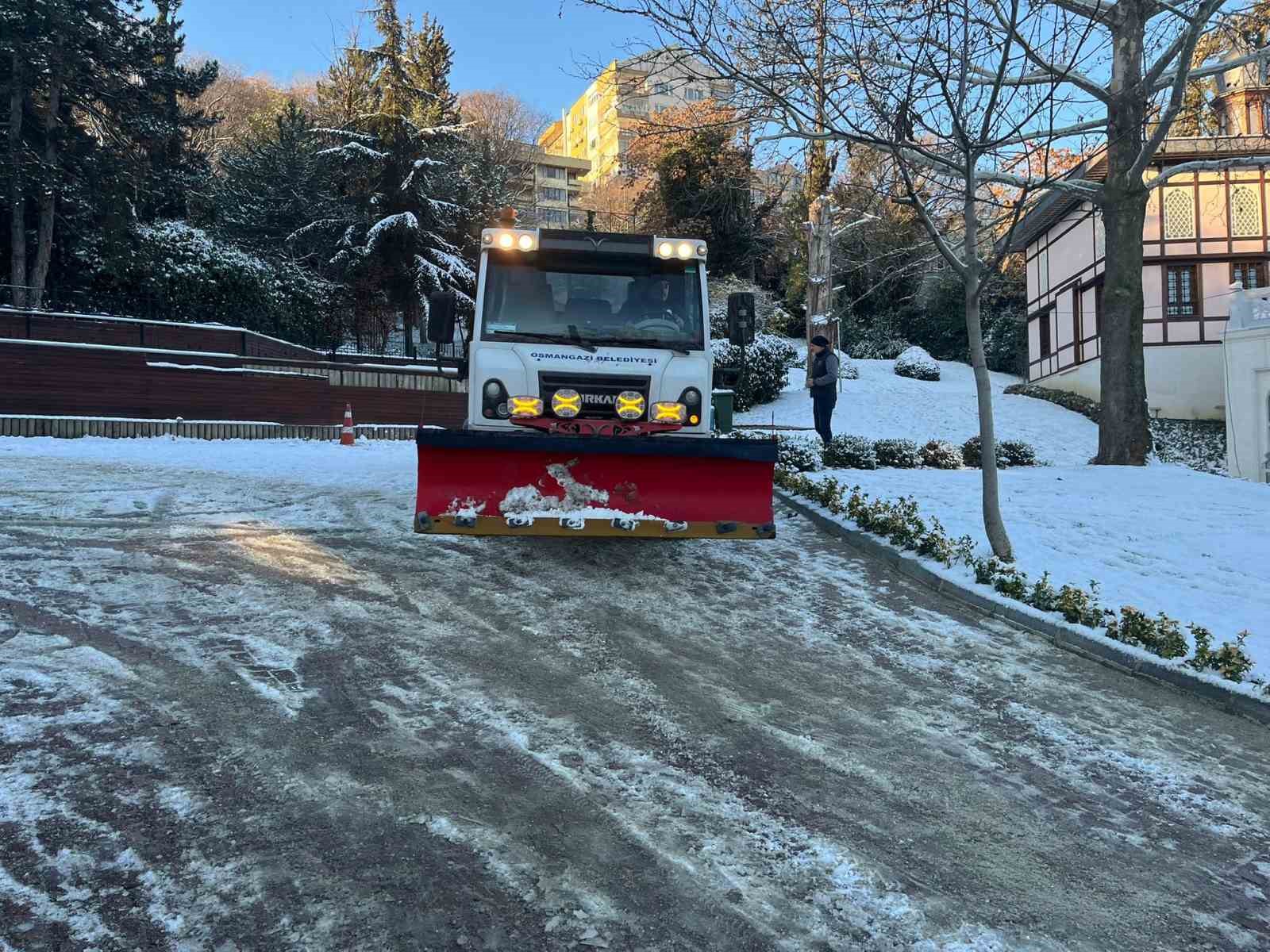 osmangazi belediyesi ekipleri tuzlama calismalarini surduruyor 3 ucmBEZOY