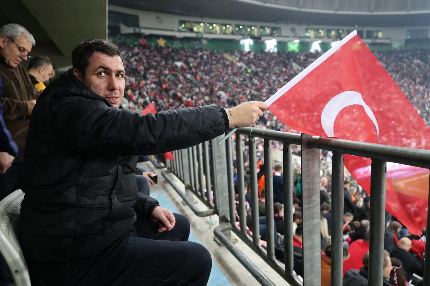 osmangazi belediyesi engelli bireylere milli mac heyecani yasatti 6 66cQhncn