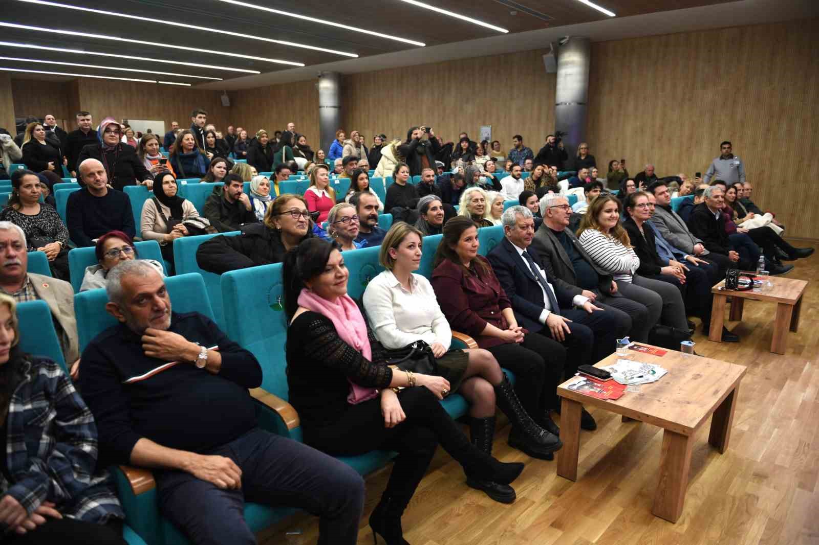 osmangazi belediyesi sanatseverleri tiyatroyla bulusturdu 2 S7nj9PcK