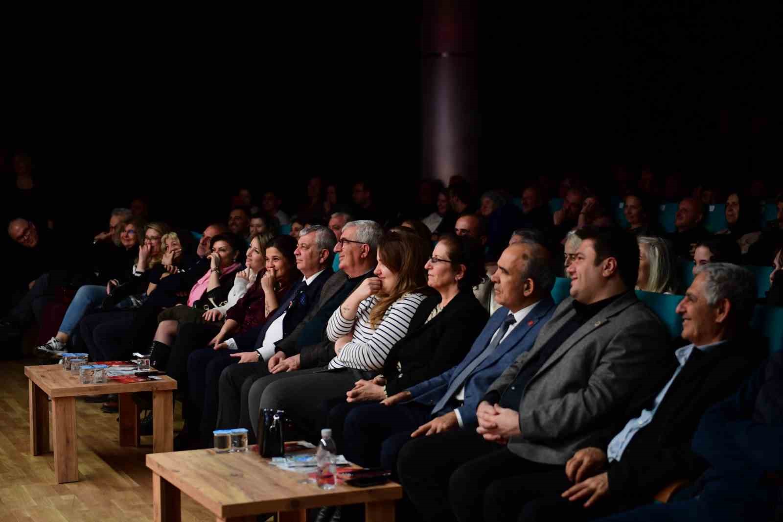 osmangazi belediyesi sanatseverleri tiyatroyla bulusturdu 6 QRnH868j