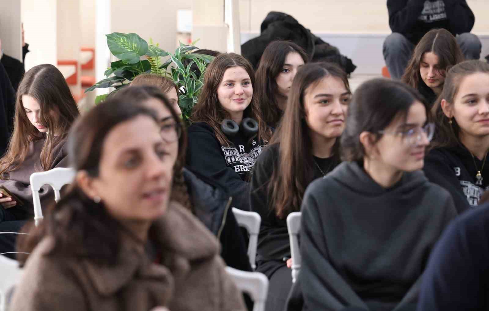 osmangazi belediyesi sevilen yazarlari okurlariyla bulusturuyor 3 f4RqiikR