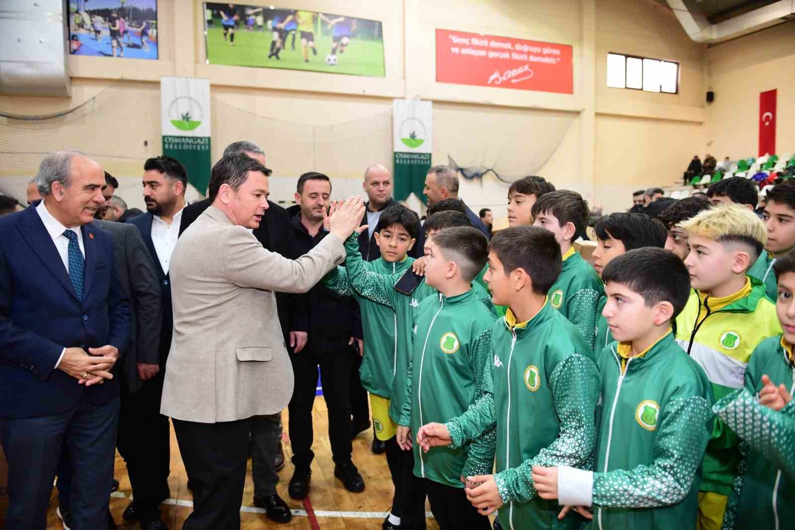 Osmangazi Belediyesi’nden amatör spor kulüplerine malzeme desteği 4 osmangazi belediyesinden amator spor kuluplerine malzeme destegi 0 qarmidTl