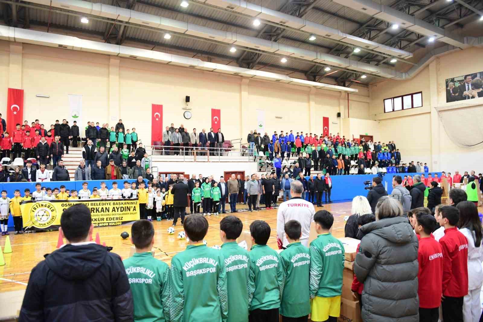 Osmangazi Belediyesi’nden amatör spor kulüplerine malzeme desteği 6 osmangazi belediyesinden amator spor kuluplerine malzeme destegi 2 92PFpiav