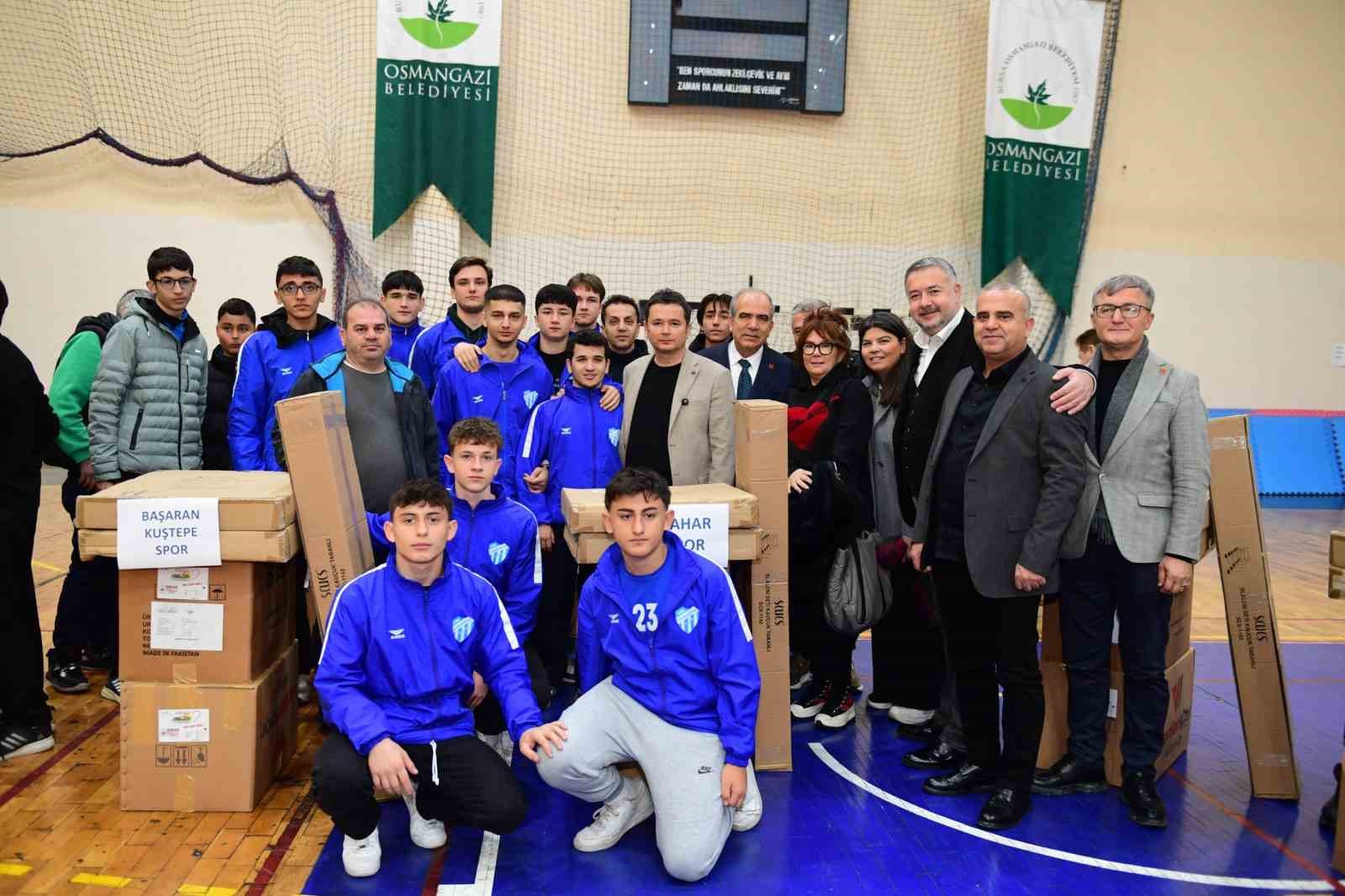 Osmangazi Belediyesi’nden amatör spor kulüplerine malzeme desteği 7 osmangazi belediyesinden amator spor kuluplerine malzeme destegi 3 GbKvCJaE