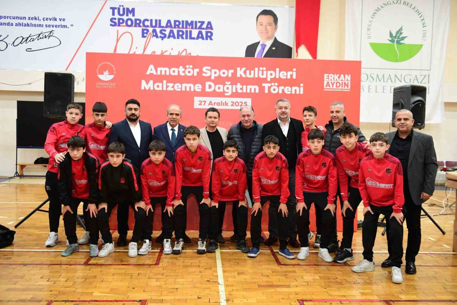 Osmangazi Belediyesi’nden amatör spor kulüplerine malzeme desteği 8 osmangazi belediyesinden amator spor kuluplerine malzeme destegi 4 sPFDL6ai