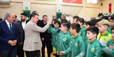 osmangazi-belediyesinden-amator-spor-kuluplerine-malzeme-destegi-UhwTBE3H.jpg