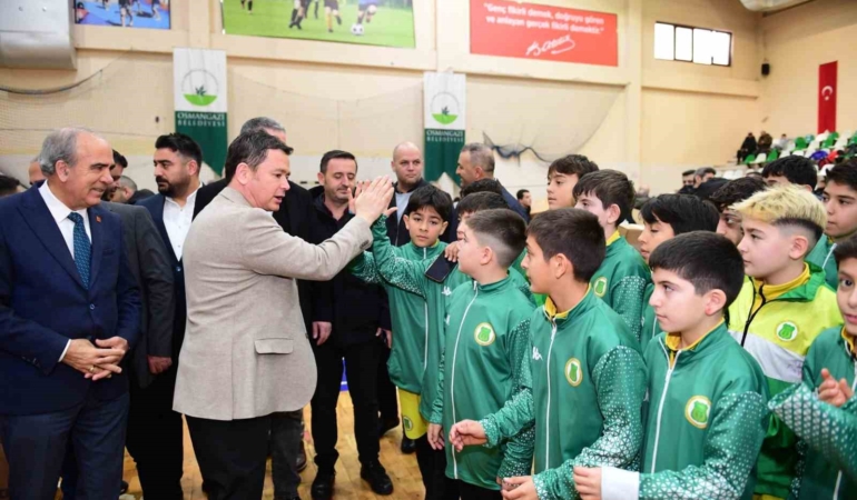 osmangazi-belediyesinden-amator-spor-kuluplerine-malzeme-destegi-UhwTBE3H.jpg
