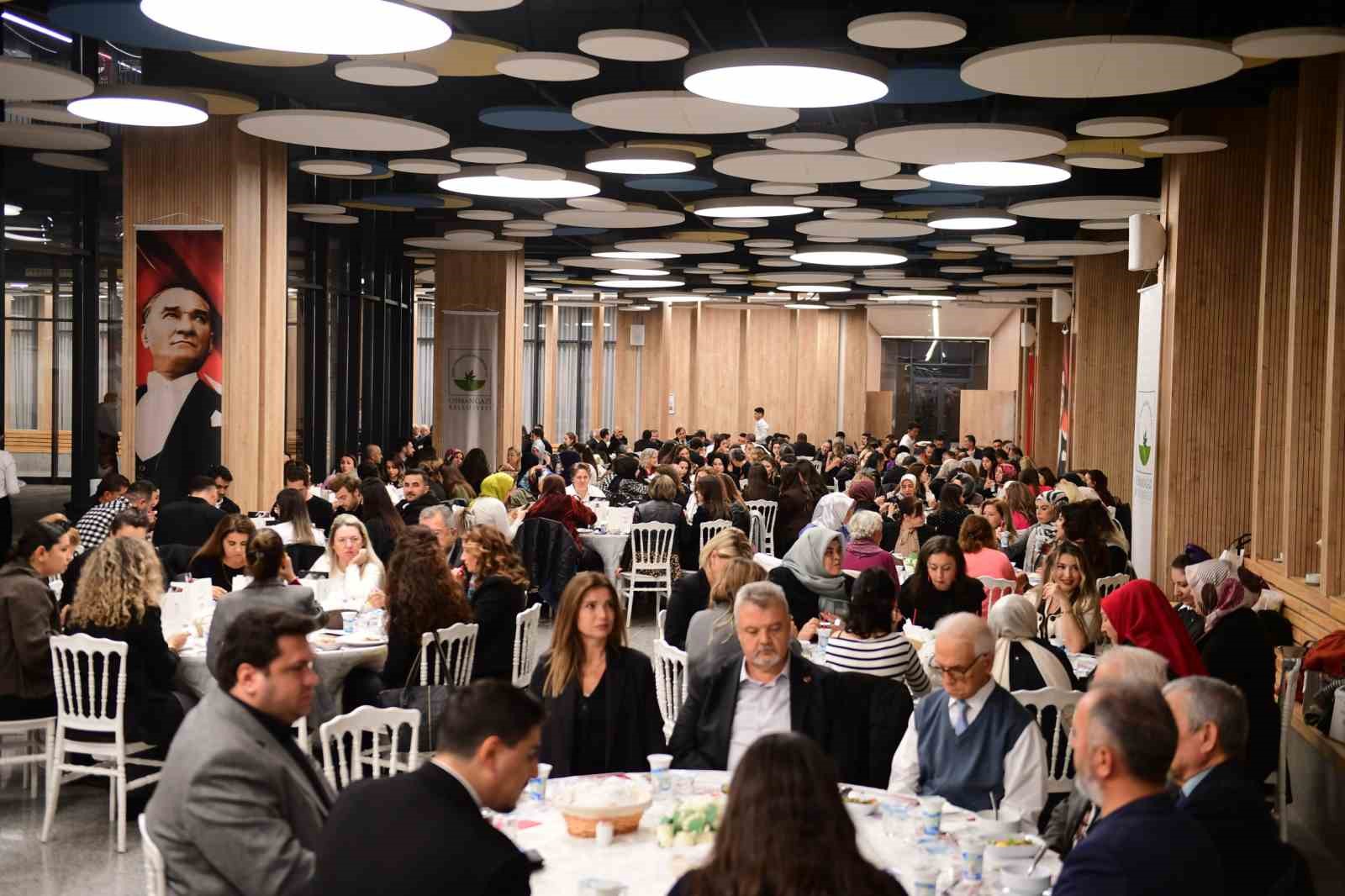 osmangazi belediyesinden egitimcilere unutulmaz ogretmenler gunu 0 HUCh2lOc