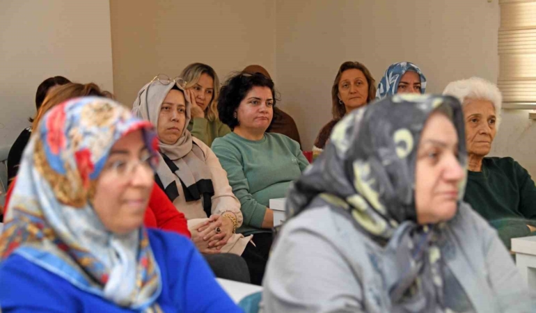 osmangazi-belediyesinden-kadin-ve-toplum-baslikli-soylesi-WLwWc3PD.jpg