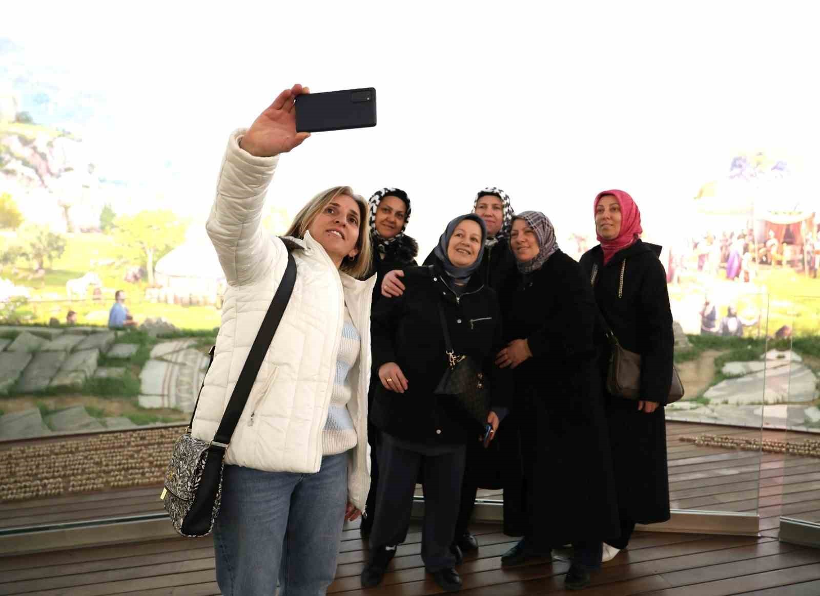 Osmangazi Belediyesi’nden kadınlara kültür gezisi 8 osmangazi belediyesinden kadinlara kultur gezisi 4 I5FZE73r